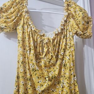 Light dress great for summer! Of the shoulders! A pickaboo on the chest area